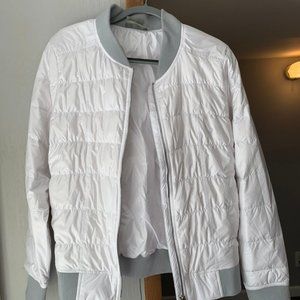Athleta white puffer jacket made of goose down